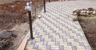Укладка тротуарной плитки под ключ в Сосновом Боре в октябре