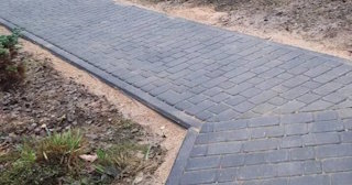 Укладка тротуарной плитки на основание в Сосновом Боре в октябре