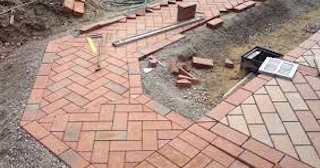 Укладка тротуарной плитки в Сосновом Боре в октябре