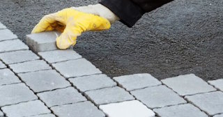 Укладка брусчатки в Сосновом Боре - цена от 813 руб. за м2 | ТротуарнаяПлитка