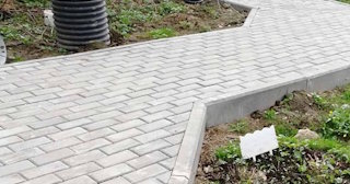 Профессиональная укладка брусчатки в Сосновом Боре в октябре