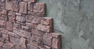 Качественная отделка цоколя фундамента снаружи в Сосновом Боре в октябре